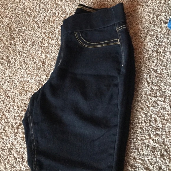 L.E.I. Black Jegging Jeans, Back pockets - Picture 2 of 5